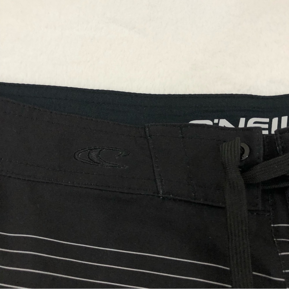 O’Neill Surf Black & White Striped Pool Board Shorts Swim Trunks Mens Size 36 - Picture 2 of 9